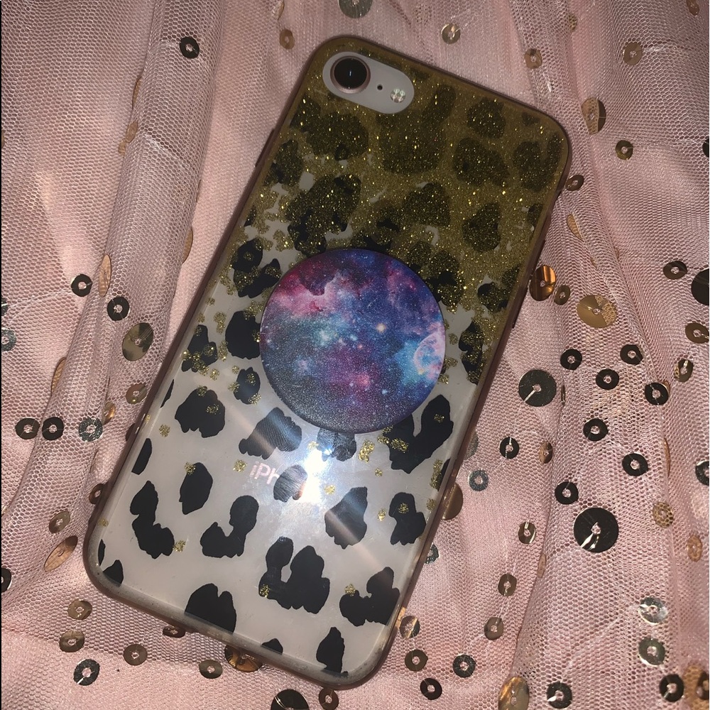 A beautiful leopard style I phone case!